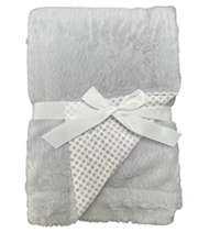 Gråt babytæppe fra Nørgaard Madsen i størrelse 80x110 cm med blød plysset forside og bagside med prikker.